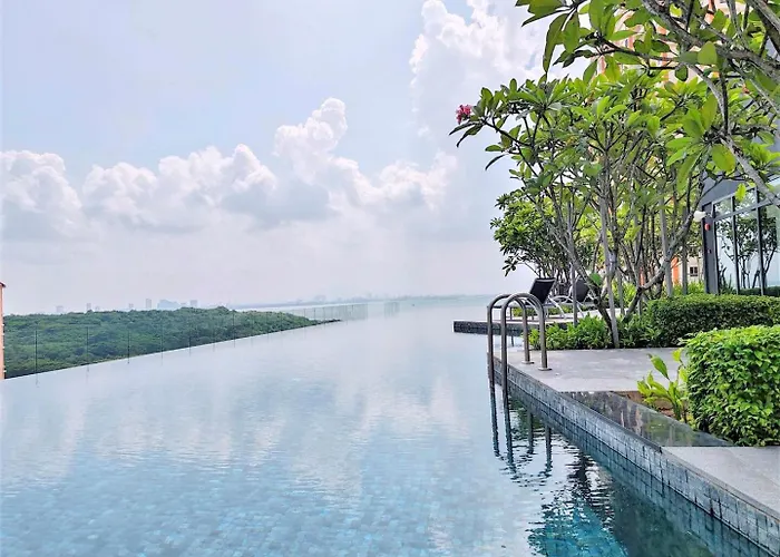 Infinity Pool, Georgetown, Up To 11 Pax, 3 Bedrooms, 2 Bathrooms, 2 Car Parks By Star Home