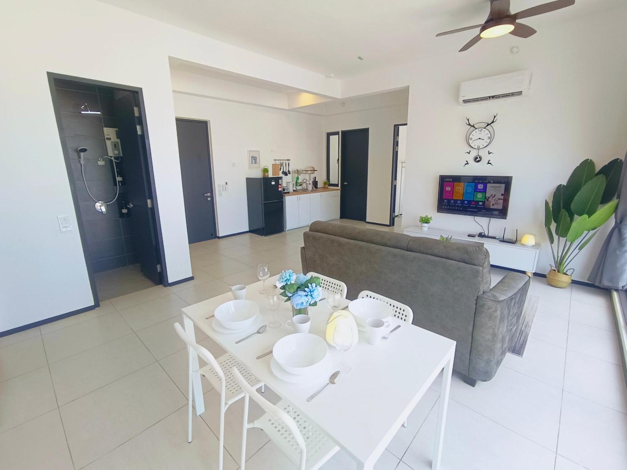 Apartment Infinity Pool, Georgetown, Up To 11 Pax, 3 Bedrooms, 2 Bathrooms, 2 Car Parks By Star *