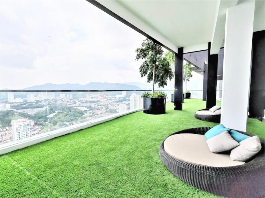 Infinity Pool, Georgetown, Up To 11 Pax, 3 Bedrooms, 2 Bathrooms, 2 Car Parks By Star Apartment *