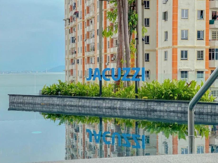 Infinity Pool, Georgetown, Up To 11 Pax, 3 Bedrooms, 2 Bathrooms, 2 Car Parks By Star * Jelutong