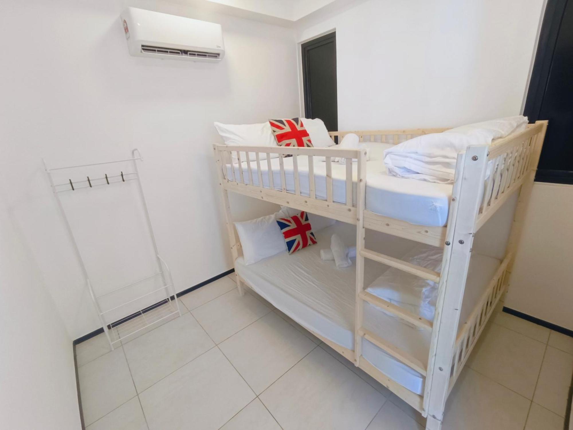 Infinity Pool, Georgetown, Up To 11 Pax, 3 Bedrooms, 2 Bathrooms, 2 Car Parks By Star * Jelutong