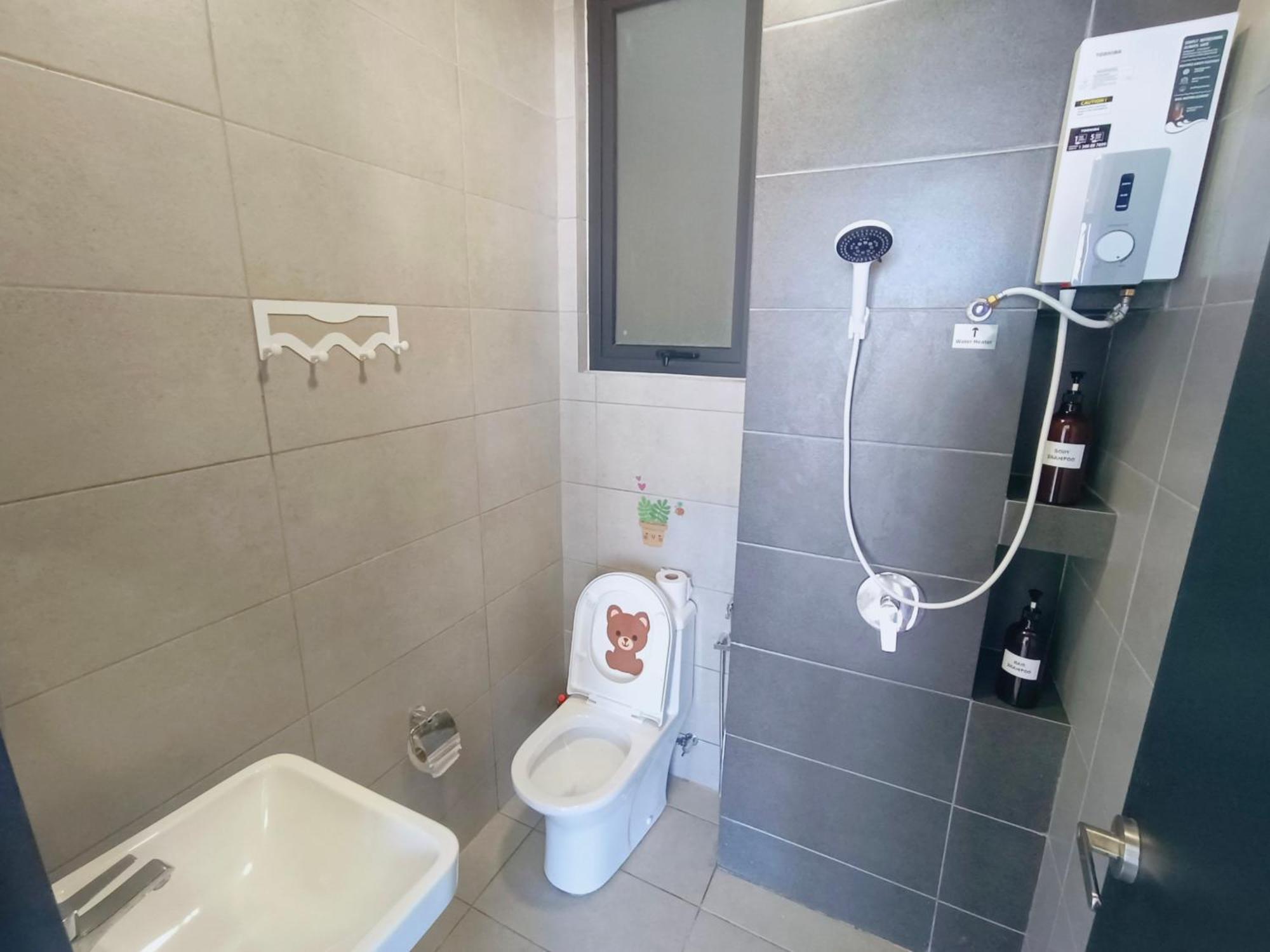 Infinity Pool, Georgetown, Up To 11 Pax, 3 Bedrooms, 2 Bathrooms, 2 Car Parks By Star Apartment
