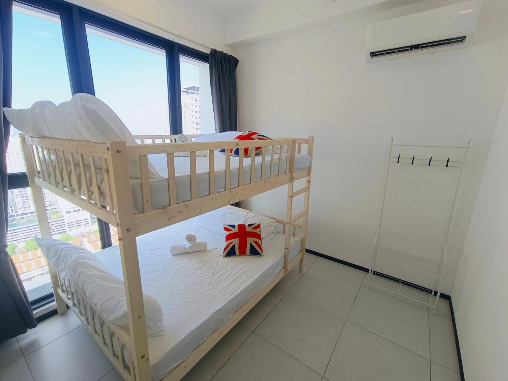 Infinity Pool, Georgetown, Up To 11 Pax, 3 Bedrooms, 2 Bathrooms, 2 Car Parks By Star * Jelutong