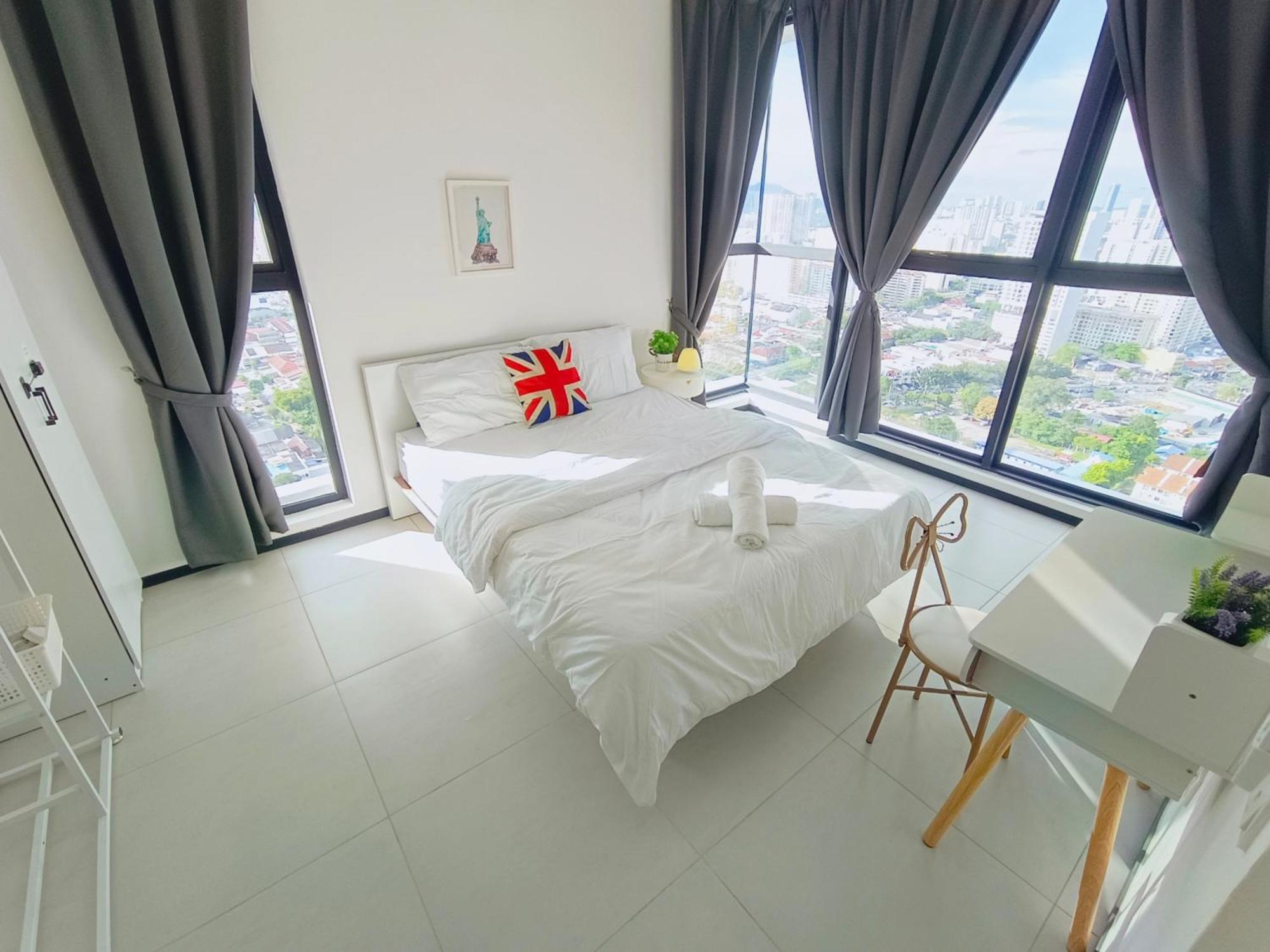 Infinity Pool, Georgetown, Up To 11 Pax, 3 Bedrooms, 2 Bathrooms, 2 Car Parks By Star Apartment